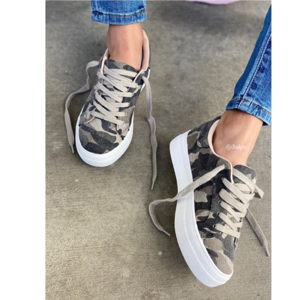 Vintage Camo platform lace up sneaker